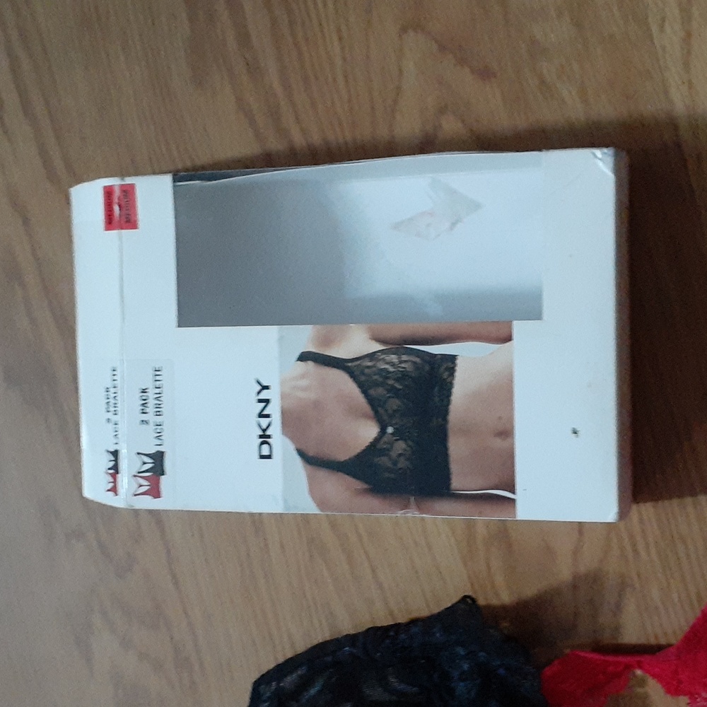 DKNY 2 Pack Brallete Racer-back Full Lace Red/ Black M NWOT